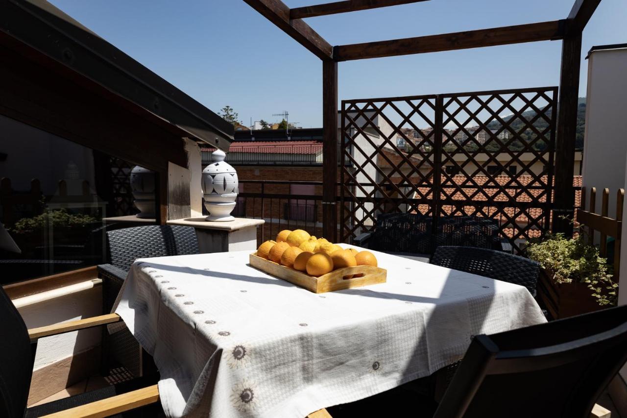 Mansarda In Centro Apartment Capri Leone Екстериор снимка